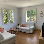 Dom wakacyjny Jolie Maison Avec Tres Belle Terrasse Couverte A 10 Min Du Centre De Salies De Bearn *
