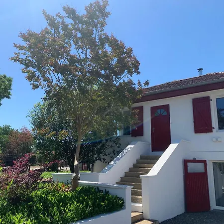 La Jeanne- Charmante Maison Avec Très Belle Terrasse Couverte à 10 Min Du Centre De Salies De Bearn Hébergement de vacances Lahontan