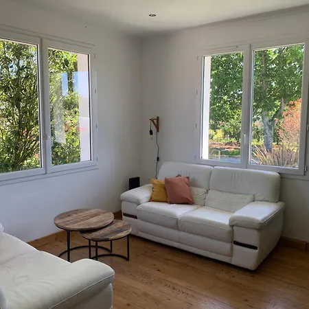 Jolie Maison Avec Très Belle Terrasse Couverte à 10 Min Du Centre De Salies De Bearn *
