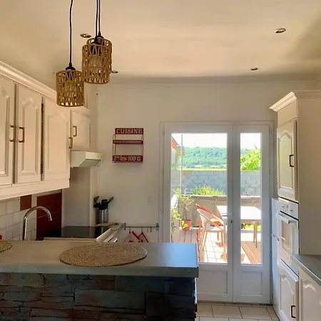 Jolie Maison Avec Très Belle Terrasse Couverte à 10 Min Du Centre De Salies De Bearn Casa vacanze Lahontan