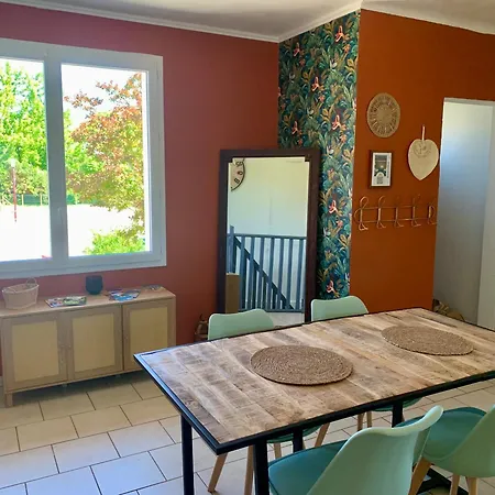 Jolie Maison Avec Très Belle Terrasse Couverte à 10 Min Du Centre De Salies De Bearn Casa vacanze Lahontan