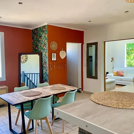 Jolie Maison Avec Très Belle Terrasse Couverte à 10 Min Du Centre De Salies De Bearn Casa vacanze