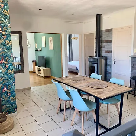 Jolie Maison Avec Très Belle Terrasse Couverte à 10 Min Du Centre De Salies De Bearn *