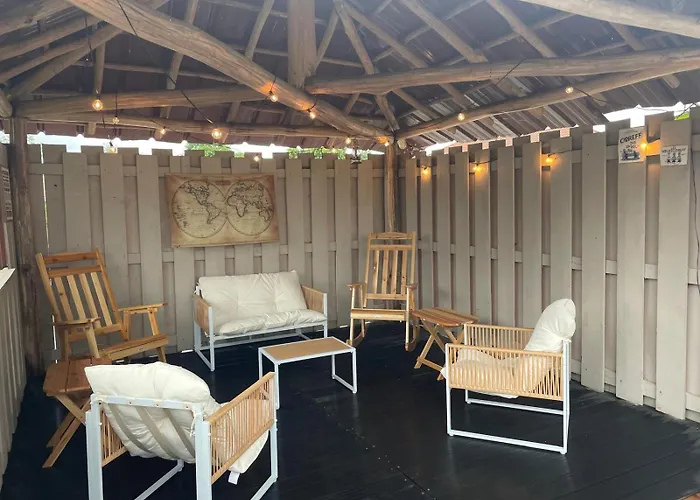 Jolie Maison Avec Tres Belle Terrasse Couverte A 10 Min Du Centre De Salies De Bearn Feriehus Lahontan