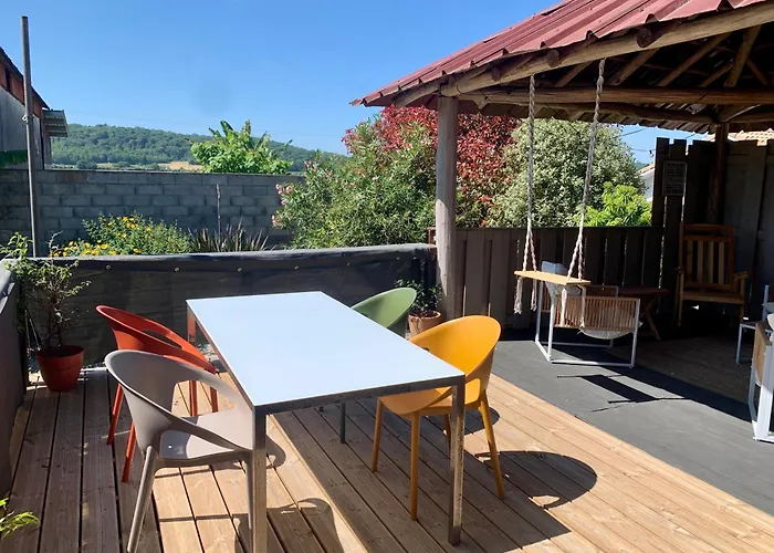 Semesterbostad La Jeanne- Charmante Maison Avec Tres Belle Terrasse Couverte A 10 Min Du Centre De Salies De Bearn *