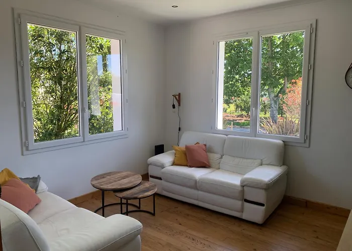 La Jeanne- Charmante Maison Avec Tres Belle Terrasse Couverte A 10 Min Du Centre De Salies De Bearn *