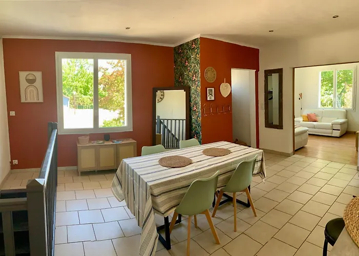 Jolie Maison Avec Tres Belle Terrasse Couverte A 10 Min Du Centre De Salies De Bearn Feriehus *