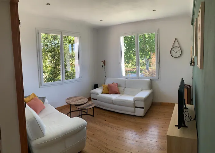 Feriehus Jolie Maison Avec Tres Belle Terrasse Couverte A 10 Min Du Centre De Salies De Bearn *