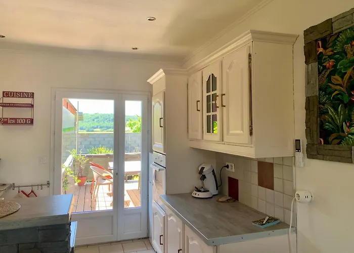 Jolie Maison Avec Tres Belle Terrasse Couverte A 10 Min Du Centre De Salies De Bearn