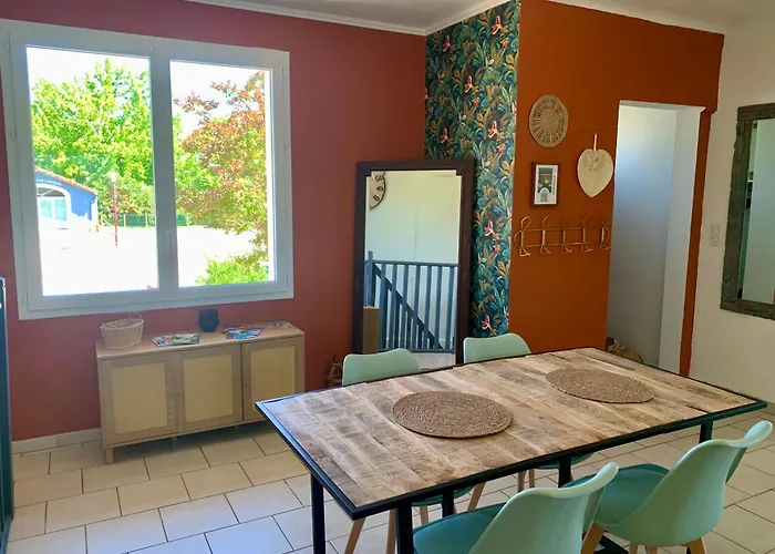 Jolie Maison Avec Tres Belle Terrasse Couverte A 10 Min Du Centre De Salies De Bearn Feriehus Lahontan