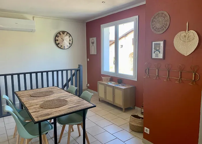 Feriehus Jolie Maison Avec Tres Belle Terrasse Couverte A 10 Min Du Centre De Salies De Bearn Lahontan