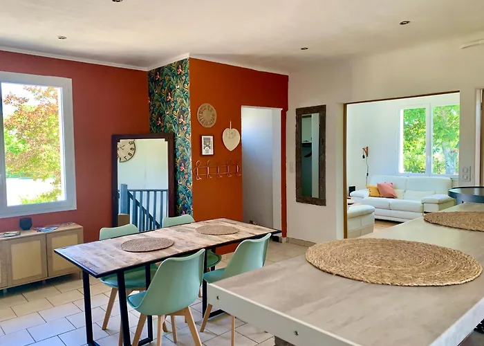 Jolie Maison Avec Tres Belle Terrasse Couverte A 10 Min Du Centre De Salies De Bearn Feriehus