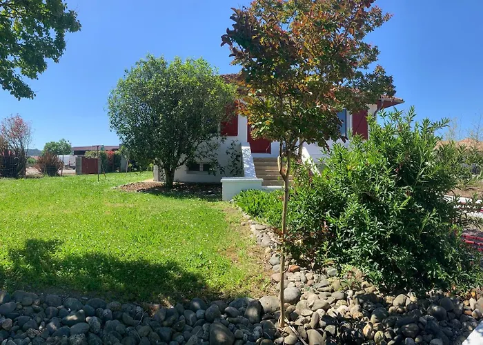 Jolie Maison Avec Tres Belle Terrasse Couverte A 10 Min Du Centre De Salies De Bearn Lahontan